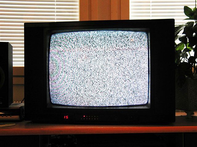 Bild på en TV-apparat med myrornas krig